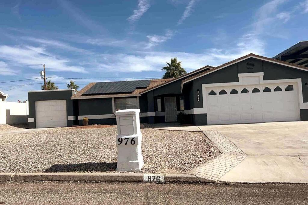 Spacious Getaway! Pool, Spa, Sleeps 9 Lake Havasu City Exterior photo
