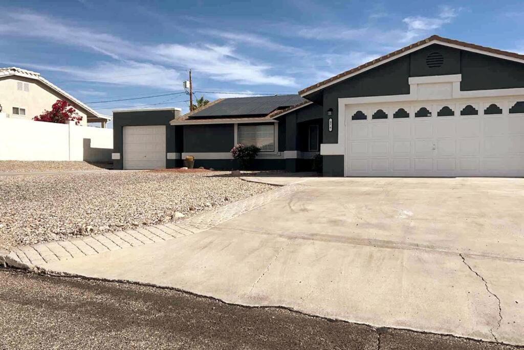 Spacious Getaway! Pool, Spa, Sleeps 9 Lake Havasu City Exterior photo