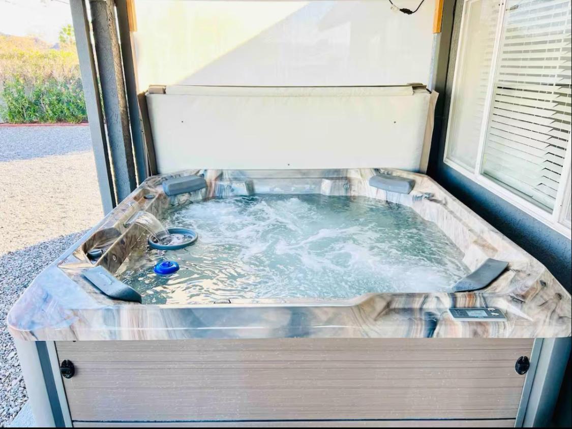 Spacious Getaway! Pool, Spa, Sleeps 9 Lake Havasu City Exterior photo